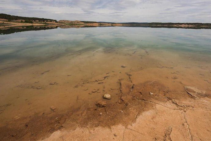 Archivo - Vista del pantano de Buendía.