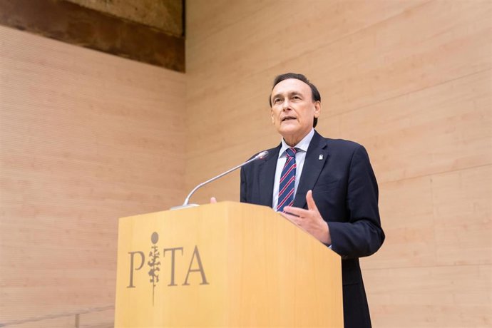 El consejero de Universidad, Investigación e Innovación de la Junta de Andalucía, José Carlos Gómez Villamandos, durante su intervención en el Foro Andaluz de Defensa y Seguridad en el Parque Científico-Tecnológico de Almería (PITA).