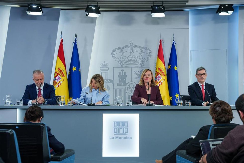 El ministro de Política Territorial y Memoria Democrática , Ángel Víctor Torres, la ministra de Trabajo, Yolanda Díaz, la ministra de Educación, Formación Profesional y Deportes y portavoz del Gobierno, Pilar Alegría, y el ministro de Presidencia, Justi