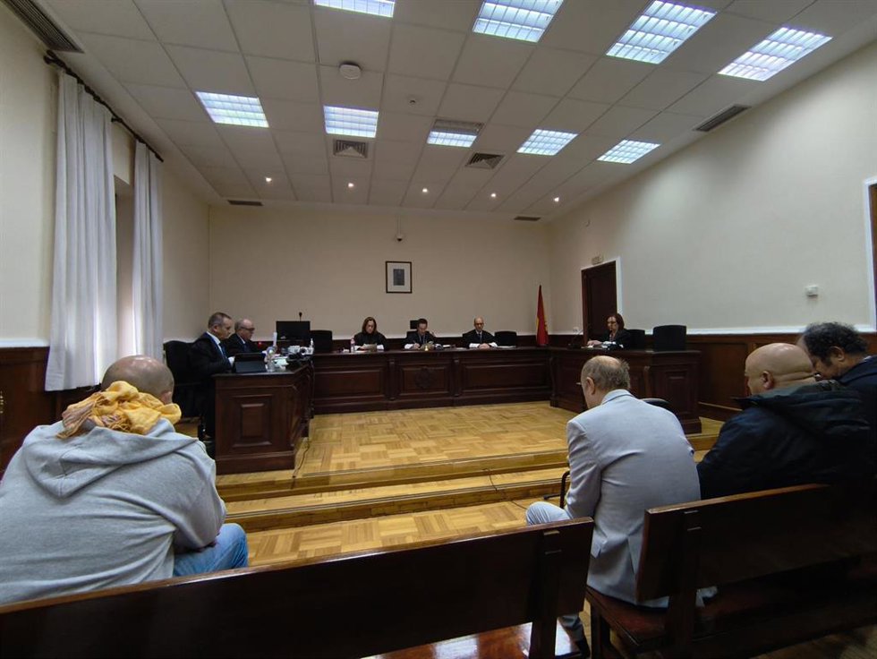 Juicio celebrado en la Audiencia de Valladolid contra tres acusados de importar cocaína de Colombia impregnada en carbón.