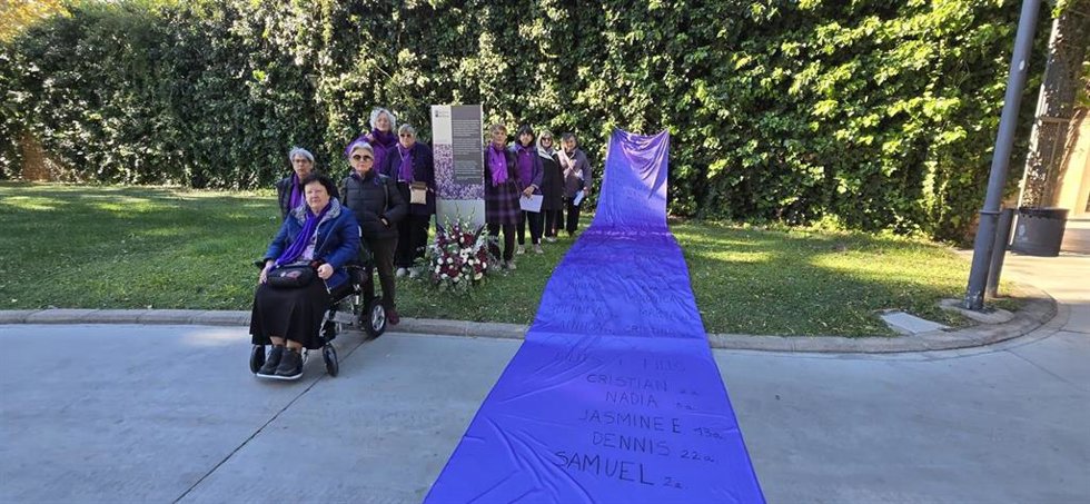 Acto en el Cementerio General de Valncia por el 25N