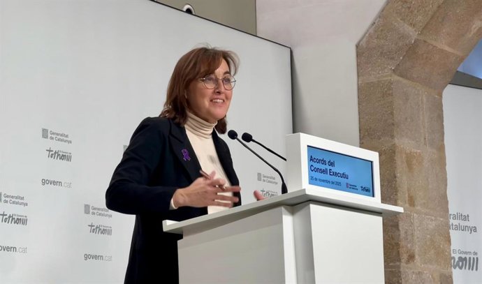 A porta-voz e conselheira de Território da Generalitat, Sílvia Paneque, em uma coletiva de imprensa.