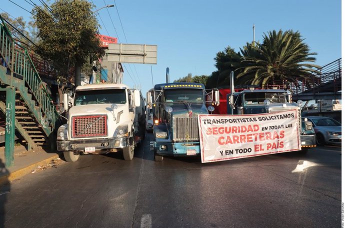 Segob acusa que 29 bloqueos de transportistas y productores afectaron trabajo, salud y movilidad en 17 estados