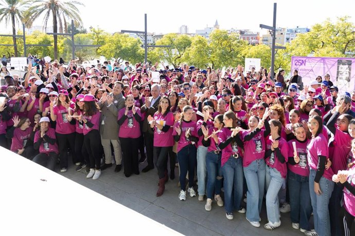 Flashmob contra la violencia hacia las mujeres con motivo del 25N en Sevilla.