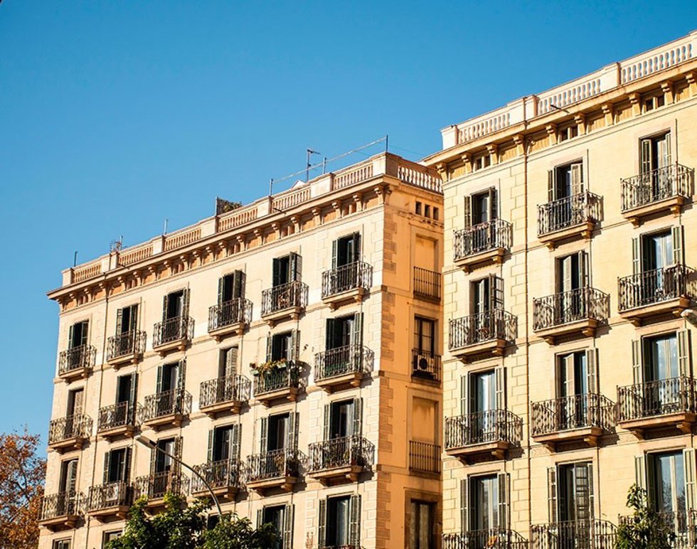 No hay un "grave déficit" de vivienda en España ni construir más reduce los precios, según la UPC