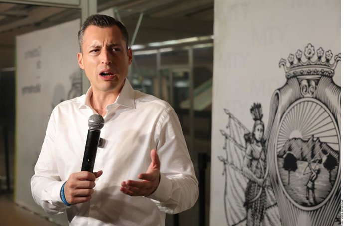 Colosio acusa desinterés de Monterrey por Puente Verde tras marchitarse vegetación por falta de mantenimiento