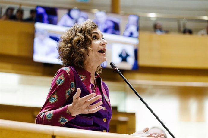 La vicepresidenta primera y ministra de Hacienda, María Jesús Montero, interviene durante la sesión de control al Gobierno en el Senado este martes.