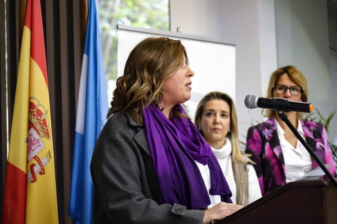 La alcaldesa de Alcalá, en el centro, llama la atención sobre "la peligrosidad del negacionismo" de la violencia contra las mujeres con ocasión del 25N