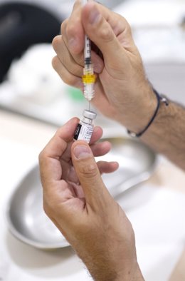 Archivo - Vacunas contra la gripe, en un centro de salud, a 14 de octubre de 2024, en Madrid (España). 