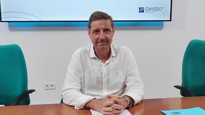 Archivo - El portavoz del Grupo Municipal Socialista en el Ayuntamiento de Oviedo, Carlos Fernández Llaneza