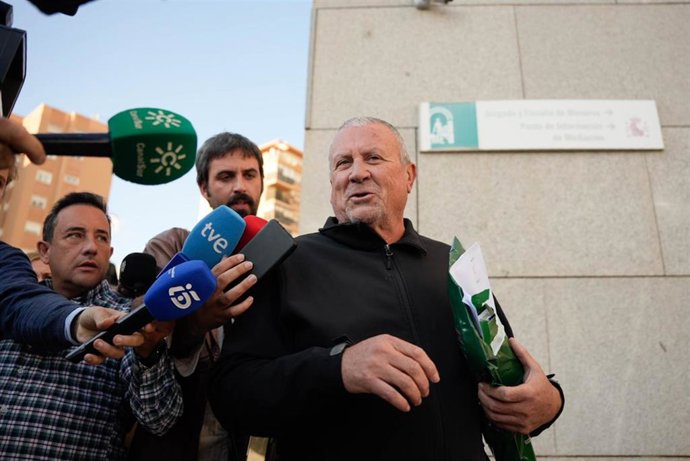 El exalcalde de Fines (Almería) Rodrigo Sánchez a su salida de la Ciudad de la Justicia de Almería.