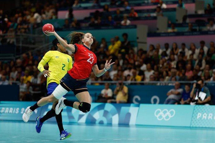 Archivo - Paula Arcos realiza un lanzamiento durante los Juegos Paralímpicos de París de 2024