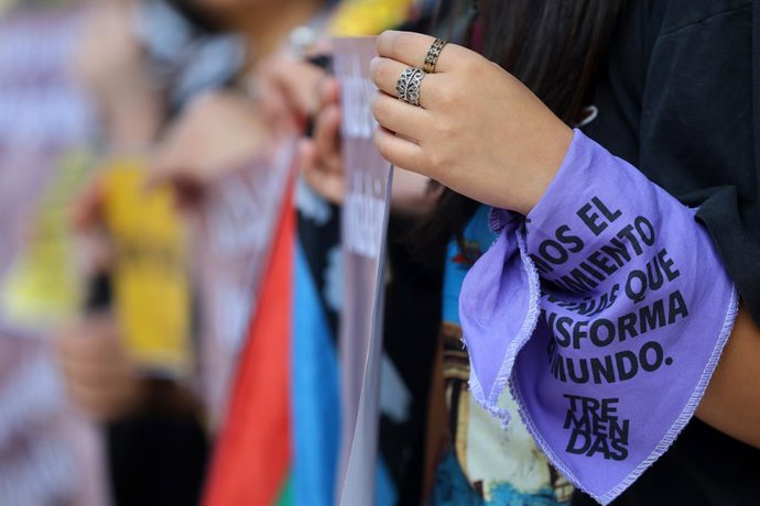 Santiago, 25 de noviembre 2025. Organizaciones feministas realizan punto de prensa en el marco del Dia Internacional contra la Violencia hacia las Mujeres. Jonnathan Oyarzun/Aton Chile