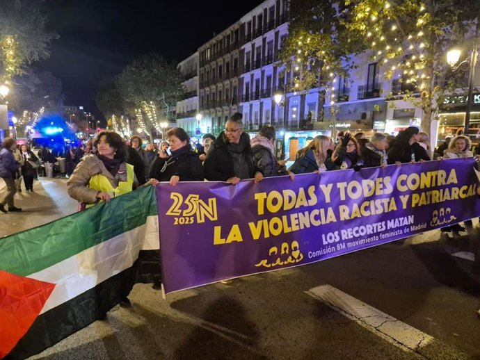 Manifestación convocada por la Comisión 8M por el Día Internacional de la Eliminación de la Violencia contra la Mujer en Madrid