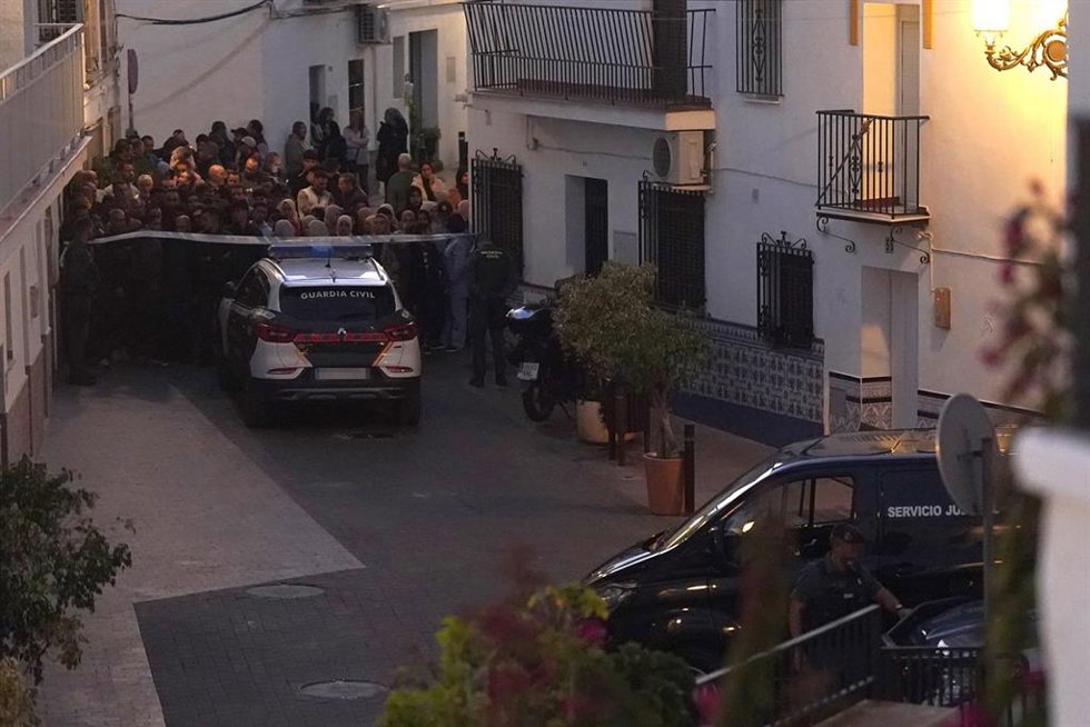 Imágenes de Torrox donde han fallecido cuatro personas de la misma familia tras un posible escape de gas.