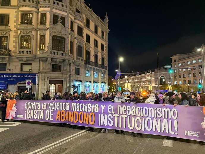 Manifestación convocada por el Foro de Madrid contra la violencia a las mujeres y el Movimiento Feminista de Madrid por el 25N