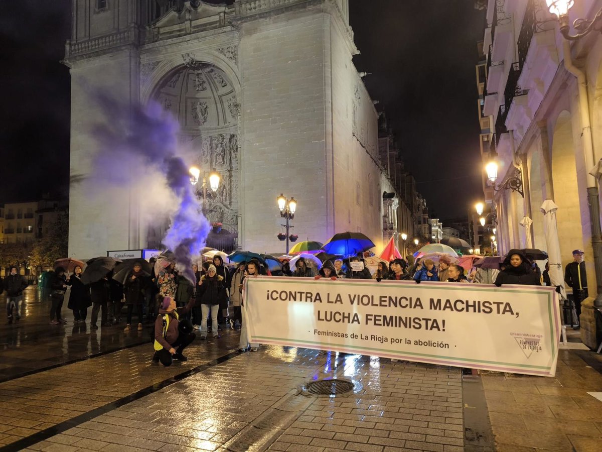 Una manifestación de Feministas de La Rioja pide el fin de la violencia machista y abolir la prostitución