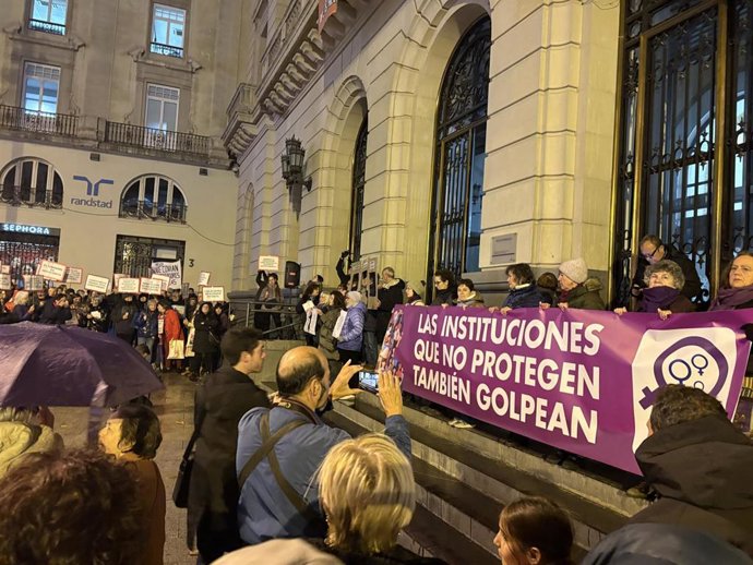 Concentración de la Coordinadora de Organizaciones Feministas por el 25N.