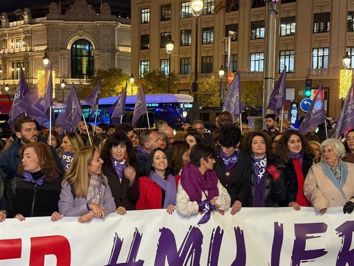 Inicio de la manifestación por el 25 de noviembre del Foro Madrid 25N y el Movimiento Feminista de Madrid
