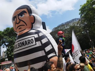 Manifestación celebrando el arresto del expresidente de Brasil Jair Bolsonaro