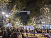 Foto: Comisión 8M marcha en Madrid contra violencia patriarcal y racista: "¡No estamos todes, faltan les asesinades!"