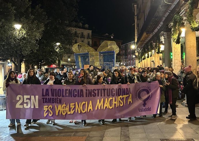 Cabecera de la manifestación del 25N en el centro de Valladolid.