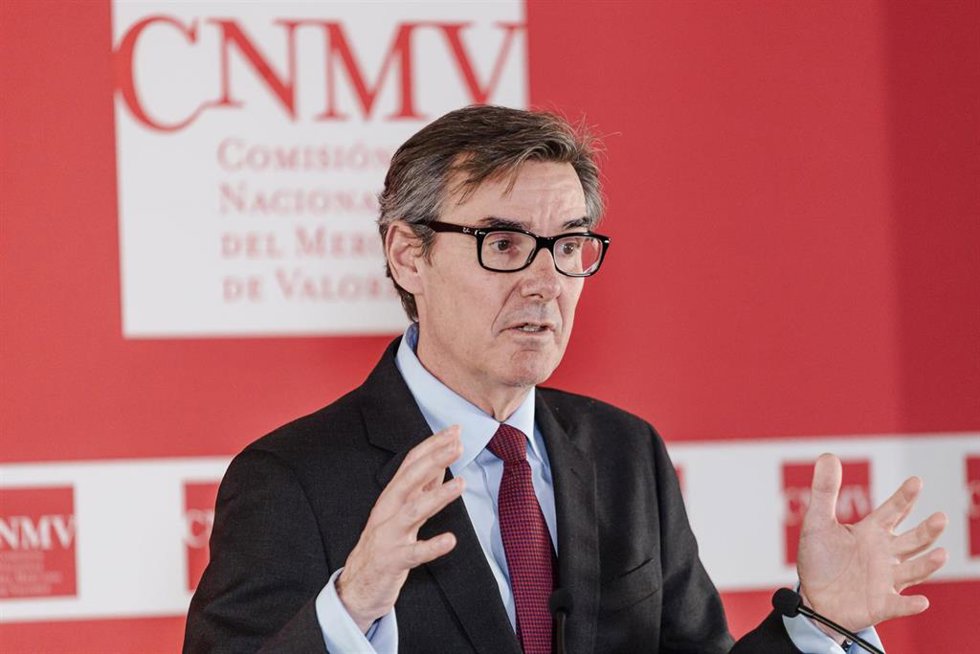Archivo - El presidente de la CNMV, Carlos San Basilio.