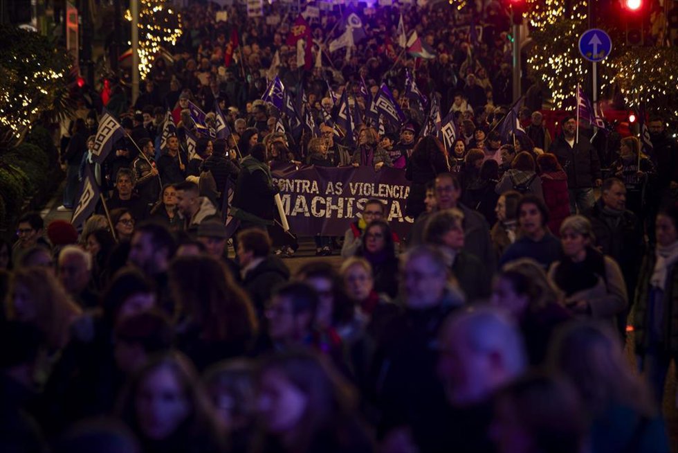 AMP.- Miles de personas exigen en Galicia el fin de la violencia machista con el foco en las instituciones y la justicia