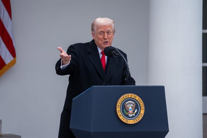 25 November 2025, US, Washington: US President Donald Trump pardons a turkey during the annual Presidential Thanksgiving Turkey Pardon in the Rose Garden. Photo: Andrew Leyden/ZUMA Press Wire/dpa