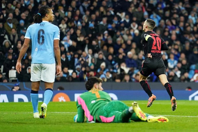 Alejandro Grimaldo celebra su gol en el Manchester City-Bayer Leverkusen
