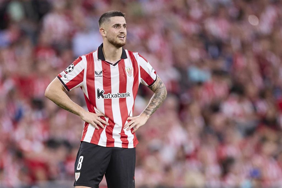 Archivo - El jugador del Athletic Club Oihan Sancet durante un partido de Champions League en San Mamés.