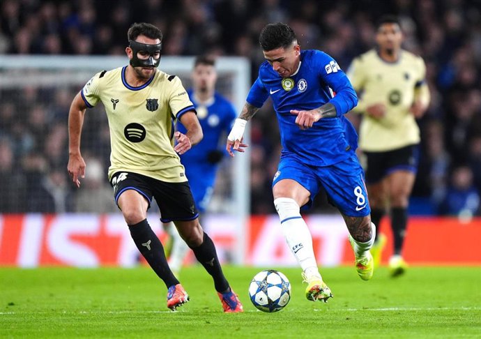 Eric García y Enzo Fernández en el Chelsea-FC Barcelona