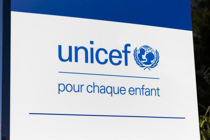 Archivo - August 21, 2024, Geneva, France, Switzerland: Geneva, Switzerland August 21, 2024 - A logo at the entrance to UNICEF offices..UNICEF, ILLUSTRATION, LOGO, AIDE HUMANITAIRE, POLITIQUE.