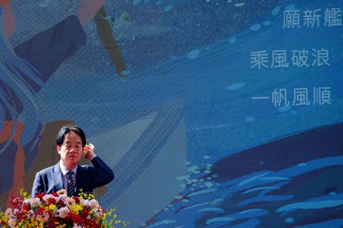Archivo - El presidente de Taiwán, Lai Ching Te, asiste a la puesta en servicio de dos buques patrulleros, en la ciudad de Kaohsiung, Taiwán