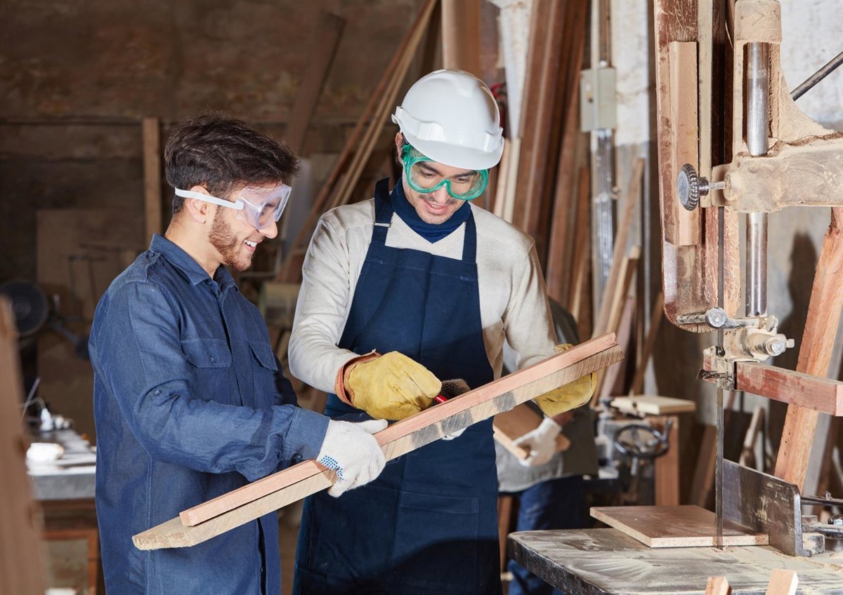 Abierta la solicitud de las ayudas extremeñas para contratar a participantes en el programa de formación y empleo Escala