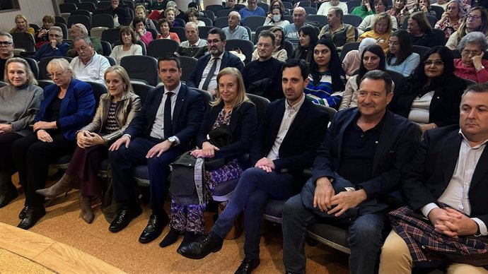 La consejera de Presidencia acompaña a la comunidad rumana en Cantabria en la celebración de su fiesta nacional