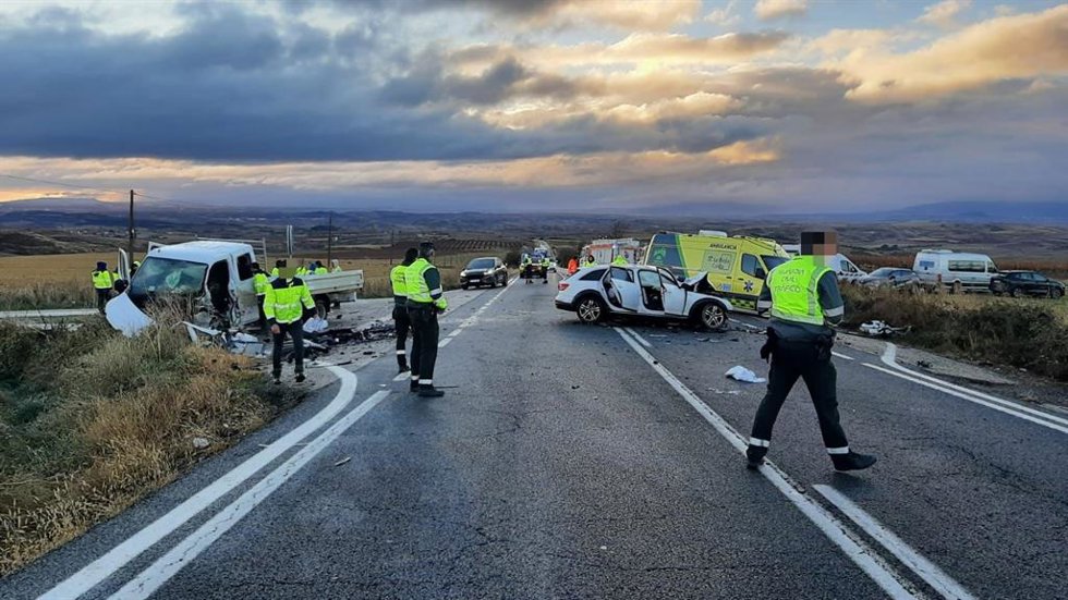 Muere un hombre de 59 años en un accidente de tráfico al chocar su vehículo frontalmente con un camión en Foncea