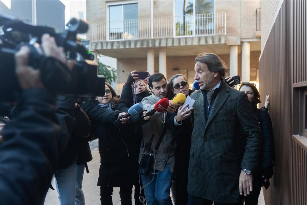 Cuenca, ante los periodistas, a su llegada al juzgado de Catarroja