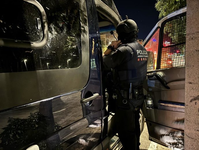 Operatiu en marxa de Mossos contra una xarxa de tràfic de medicaments i blanqueig de capitals