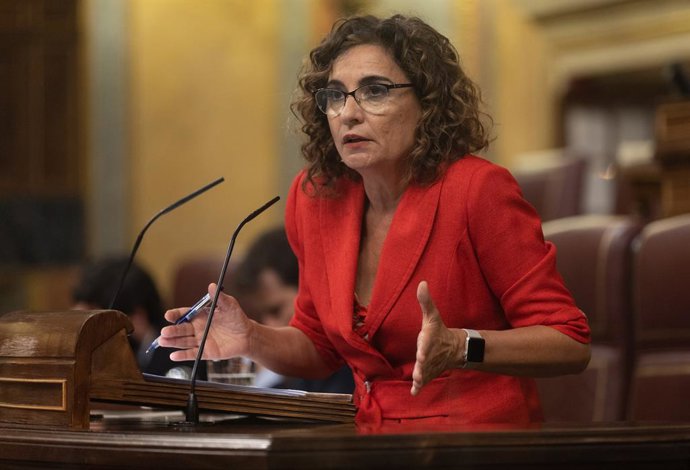 Archivo - La ministra de Hacienda, María Jesús Montero, durante un debate de totalidad del Proyecto de Ley de Presupuestos Generales del Estado para el año 2023, en el Congreso de los Diputados, a 26 de octubre de 2022, en Madrid (España).  A pesar de las