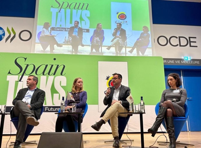 El director de Turismo para la Demanda y la Hospitalidad del Consell de Mallorca, Marcos Taboas, interviene en el foro 'Spain Talks: Caring for the Future' celebrado en París.