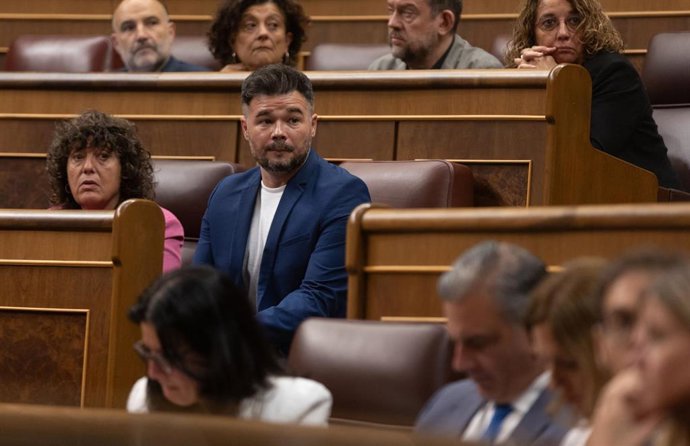 Archivo - El portavoz de ERC en el Congreso, Gabriel Rufián, durante una sesión plenaria en el Congreso 