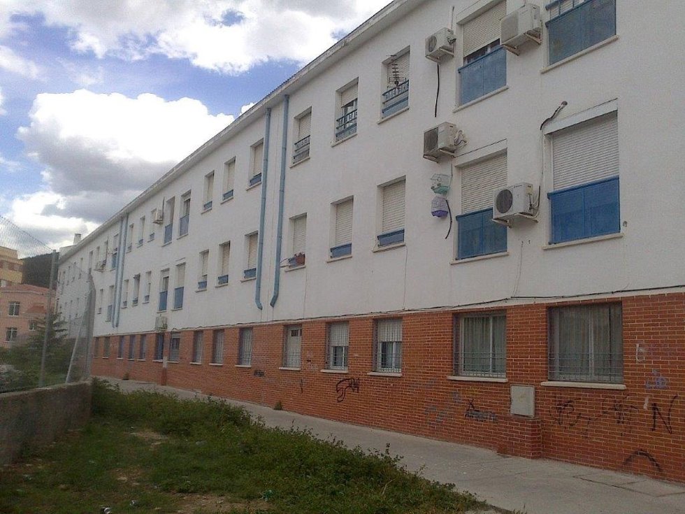 Archivo - Viviendas de AVRA, la Agencia de Vivienda y Rehabilitación de Andalucía, en Málaga donde se acometerán mejoras en su eficiencia energética