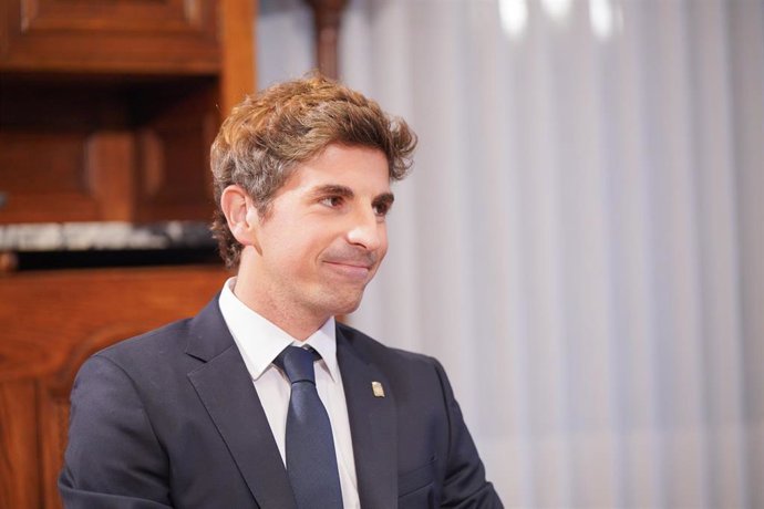 El alcalde de Donostia-San Sebastián, Jon Insausti, durante su reunión con el lehendakari, Imanol Pradales, en el Palacio Ajuria Enea, a 11 de noviembre de 2025, en Vitoria-Gasteiz, Álava, País Vasco (España).