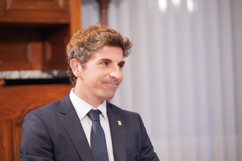 El alcalde de Donostia-San Sebastián, Jon Insausti, durante su reunión con el lehendakari, Imanol Pradales, en el Palacio Ajuria Enea, a 11 de noviembre de 2025, en Vitoria-Gasteiz, Álava, País Vasco (España).