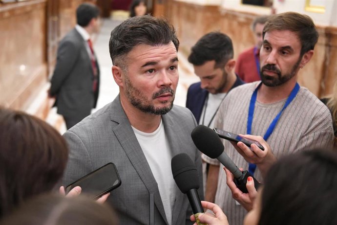 Archivo - El portavoz de ERC en el Congreso, Gabriel Rufián, en declaraciones a la prensa