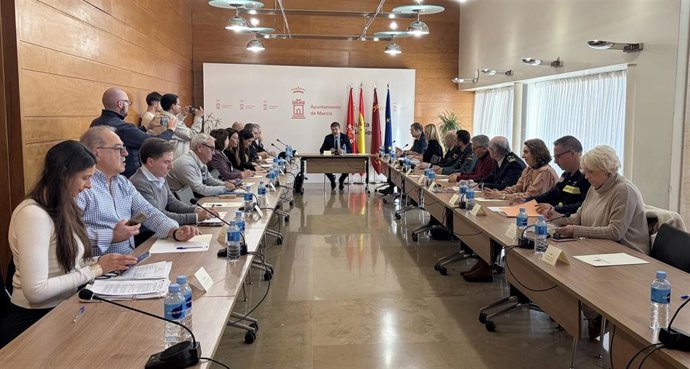 Archivo - El concejal de Seguridad Ciudadana y Emergencias, Fulgencio Perona, preside la Junta Local de Seguridad para las fiestas de Navidad