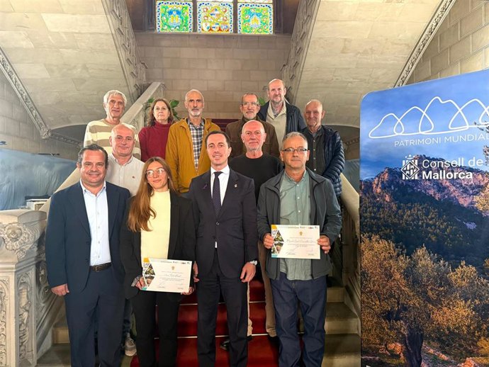 El presidente del Consell de Mallorca, Llorenç Galmés, en la 3ª edición de la entrega de Premios Investigación Serra de Tramuntana, otorgados a Aina Font y Miquel Àngel Escanelles Grau.