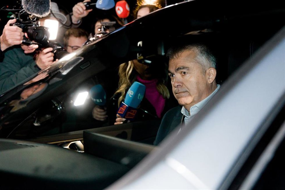 El ex secretario de Organización del PSOE Santos Cerdán, a su salida de la prisión, a 19 de noviembre de 2025, en Soto del Real, Madrid (España).