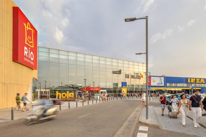 Archivo - Exterior del centro comercial RÍO Shopping, en Arroyo de la Encomienda (Valladolid).